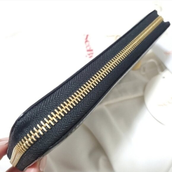 See by Chloé Embossed Heart Patent Zip Around Wallet Black Charm - Picture 7 of 9